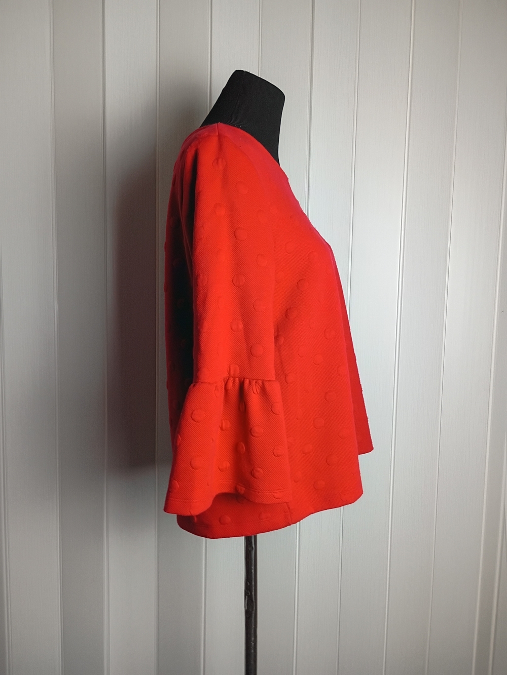 W5 Red Textured Bell-Sleeve Tunic Top - Picture 5 of 11
